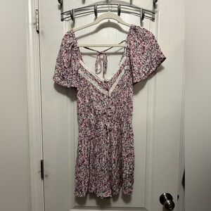 Francesca's Romper Women's Size XS‎ Pink V Neck Ditzy Floral Lace Flutter Sleeve